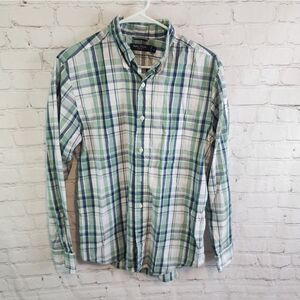 Men's Nautica "Slim Fit" longsleeve button down shirt, size Medium